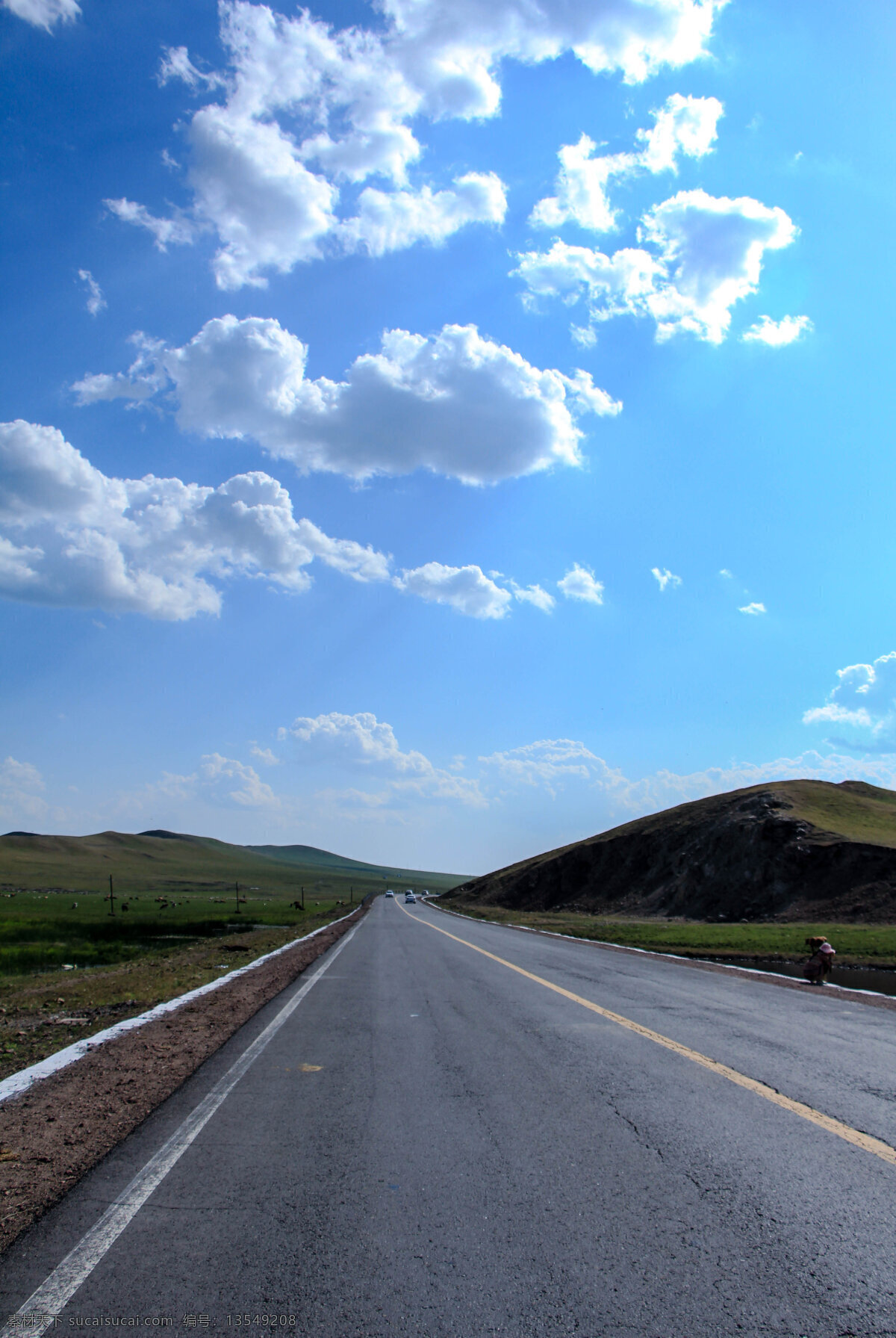 草原公路 草原 公路 蓝天 白云 柏油路 自然景观 自然风景 蓝色