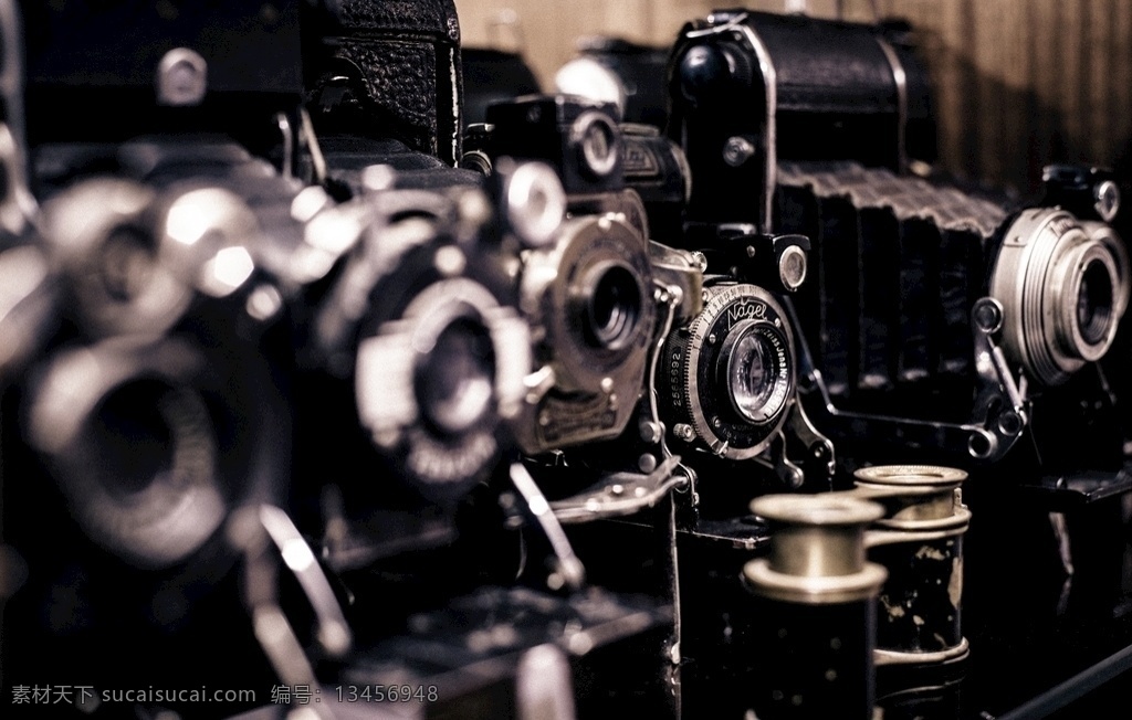 复古相机 复古照相机 镜头 相机镜头 拍照 时空穿越 历史 年代感 相机卡通 相机素材 单反相机 单反数码相机 数码相机 老式相机 生活百科 数码家电 现代科技 数码