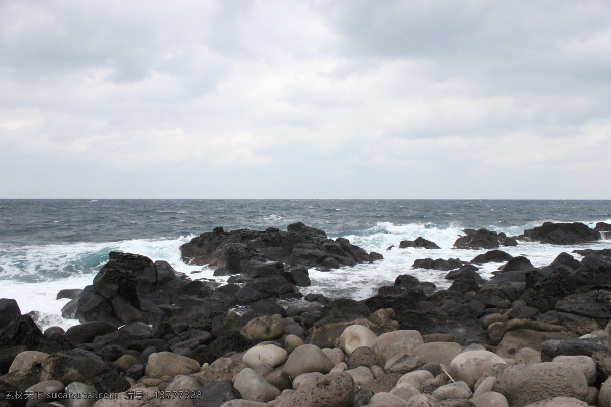 海边 白云 鹅卵石 风景摄影 海浪 海滩 旅游摄影 石头 岩石 天边 自然风景 psd源文件