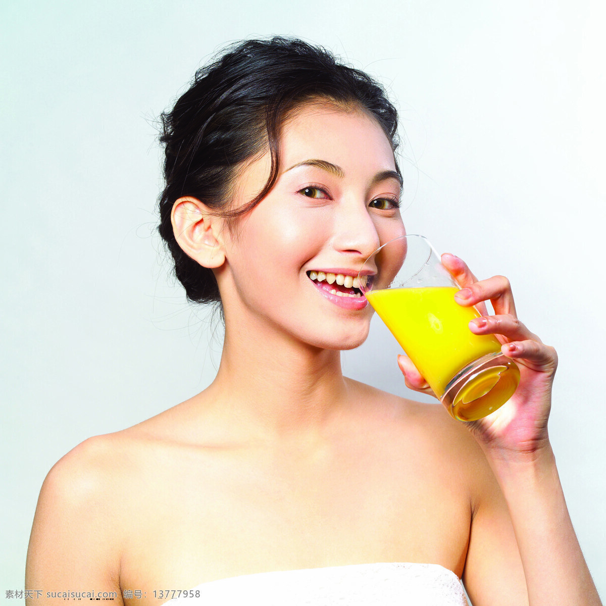 喝 饮料 健康 美女图片 美女 女性 性感美女 健康女性 美容 模特 青年 女生 健康美女 节食 瘦身 减肥 果汁 橙汁 肌肤白皙 皮肤美白 女性女人 人物图库 人物图片
