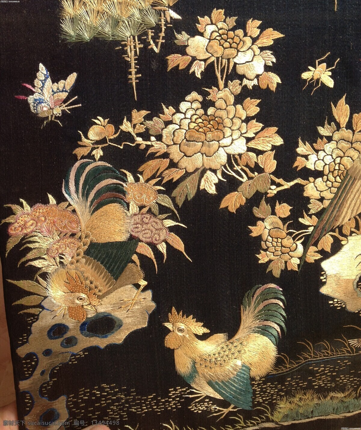 中国风 黑色 精致 刺绣 文化 海报 背景 牡丹 纹理 海报展架 地产广告 房地产广告 金色刺绣 孔雀 金色孔雀 鸟 凤凰 金色凤凰 别墅广告 豪宅 底纹边框 背景底纹