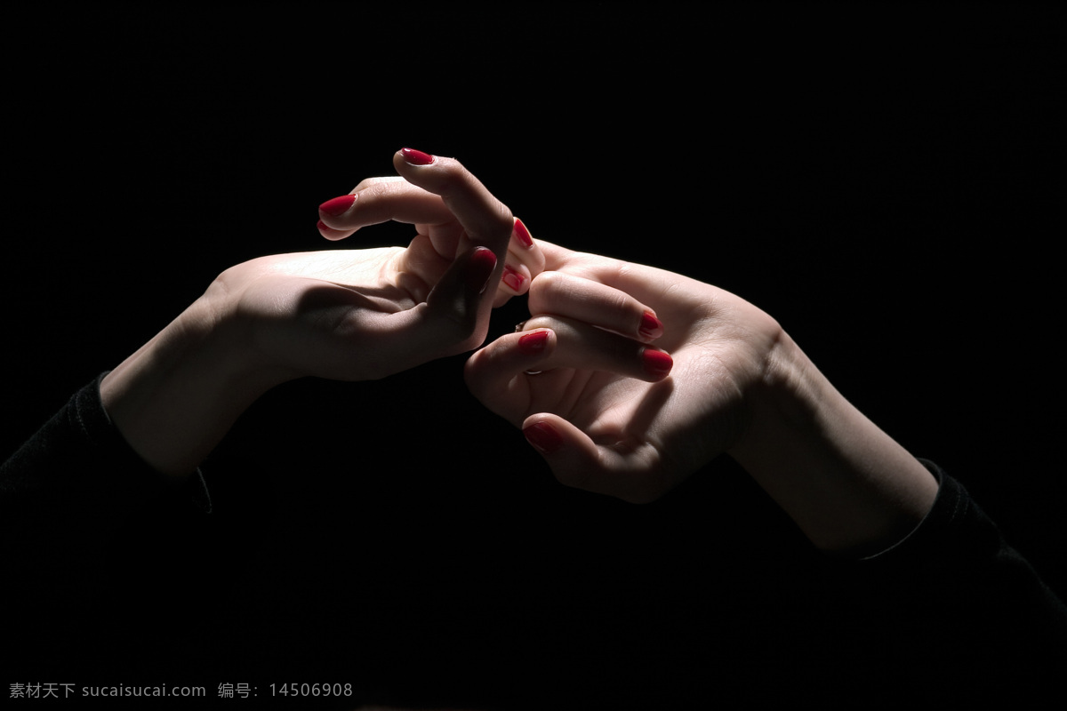 相互 缠绕 手指 人物 女性 手 指甲油 缠绕的手指 美女图片 人物图片
