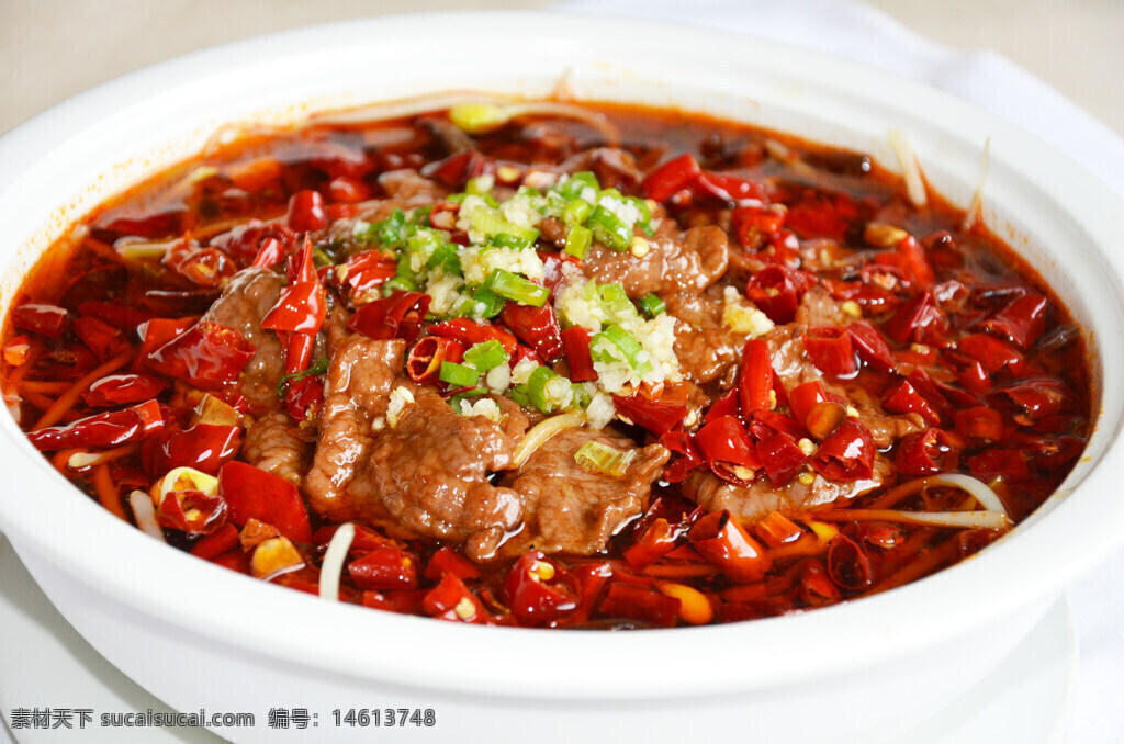 水煮牛肉 川菜 辣椒 中餐 美食 牛肉片 麻辣 红油 四川菜 特写 中式料理 香辣 火锅风味 家常菜 辣味