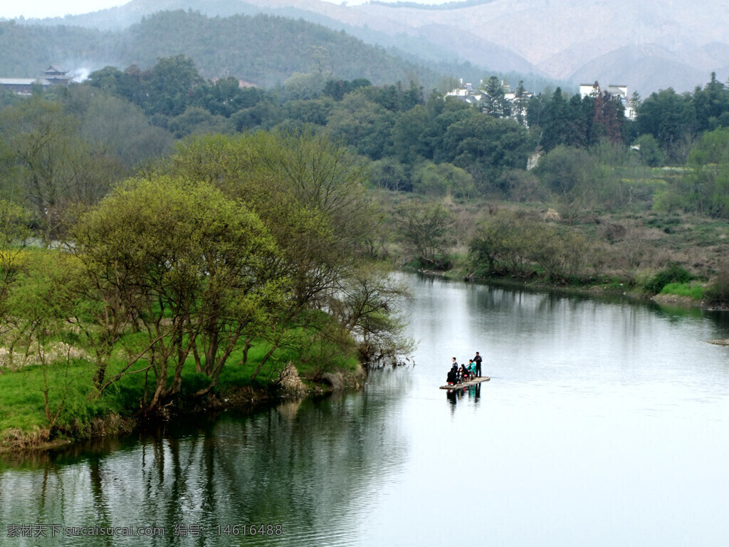 小河 树木 茂密 山峦 田野风光 自然风景 蜿蜒 乡村风光 宁静 春天 远山 河流 船只