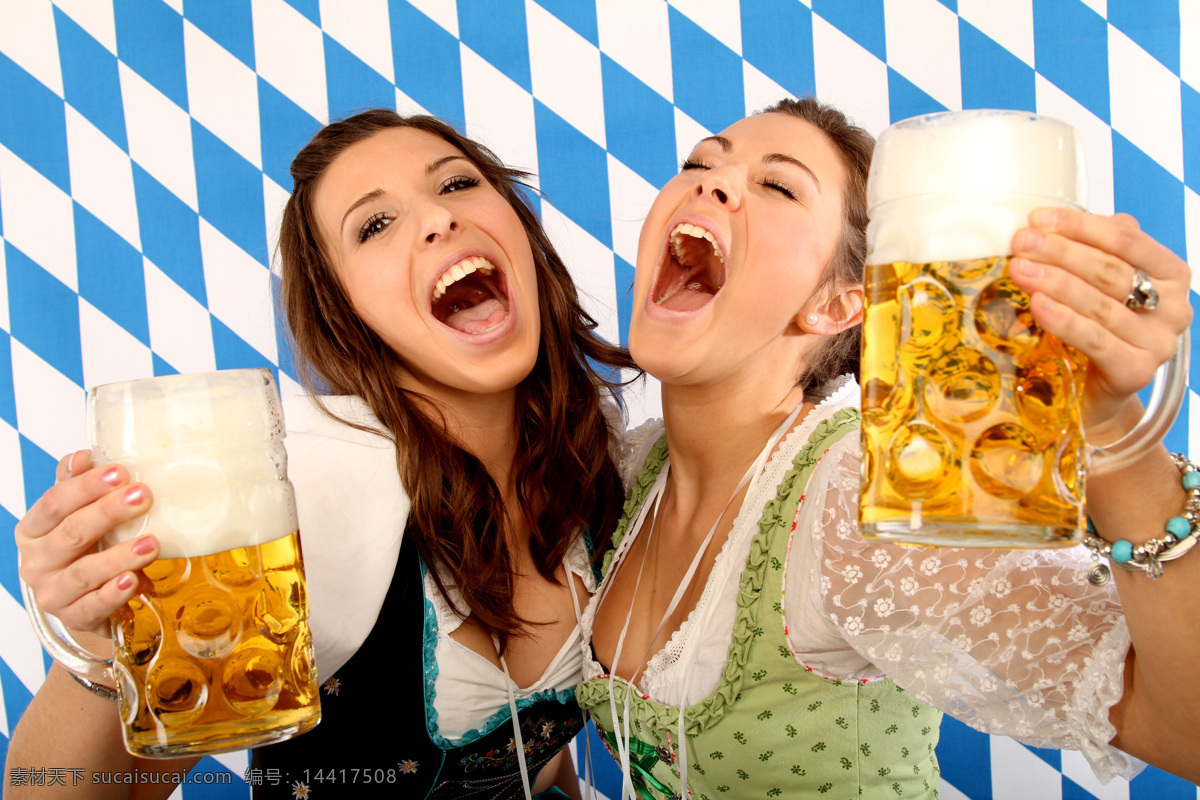 喝啤酒的女孩 喝啤酒 女孩 欢呼 好爽 啤酒好喝 举 啤酒杯 举杯 快乐女孩 女性主题 女性女人 人物图库