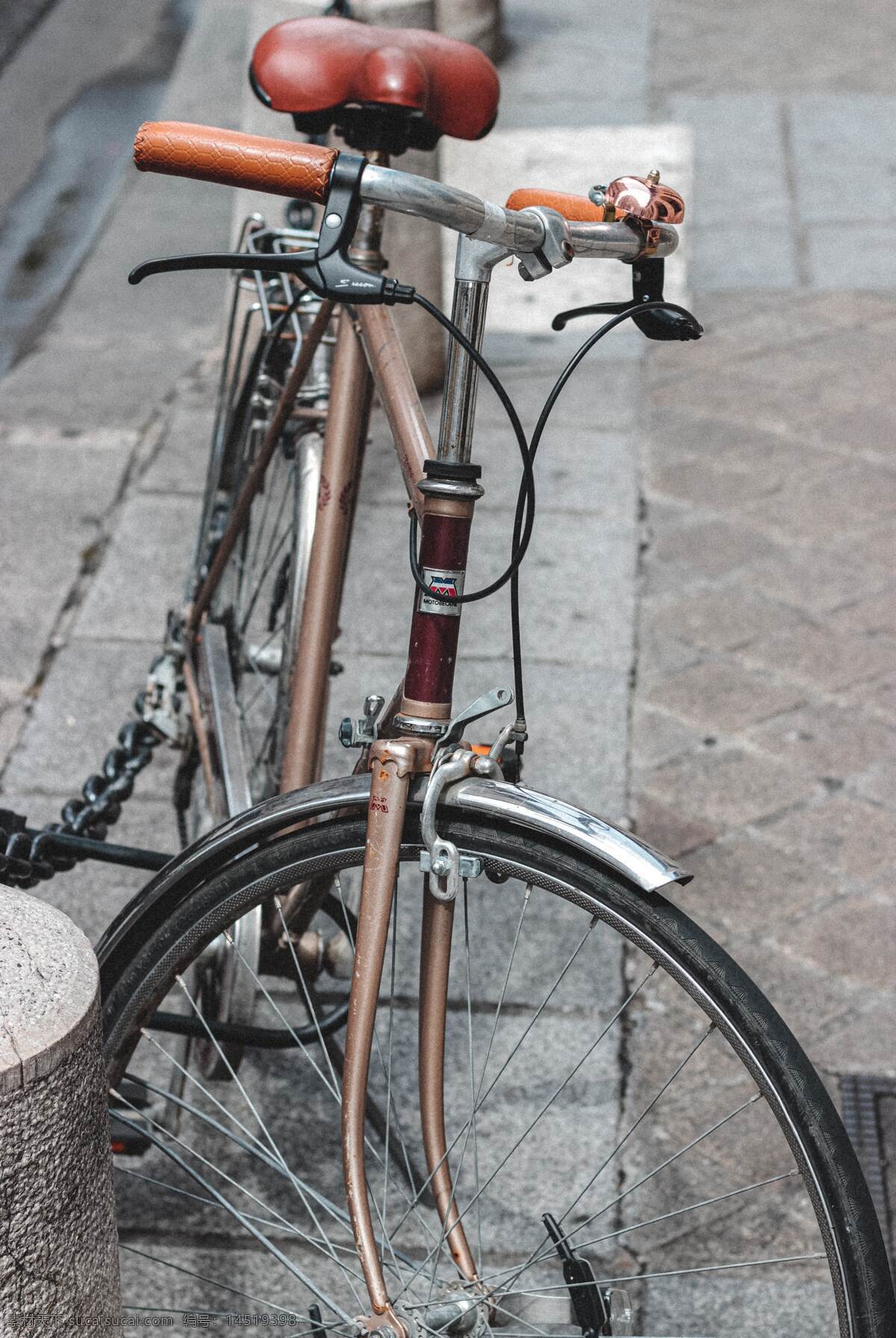 自行车 脚踏车 轮胎 轮毂 轮圈 把手 共享 单车 休闲 旅行 锻炼 生活用品 现代科技 交通工具