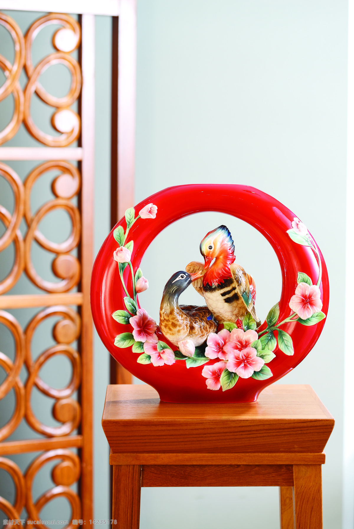 法兰瓷 瓷器 中国 陶瓷 工艺品 艺术 工艺 传统文化 瓷釉 艺术品 装饰 饰品 红色 摆饰 摆件 古玩 古董 文化艺术