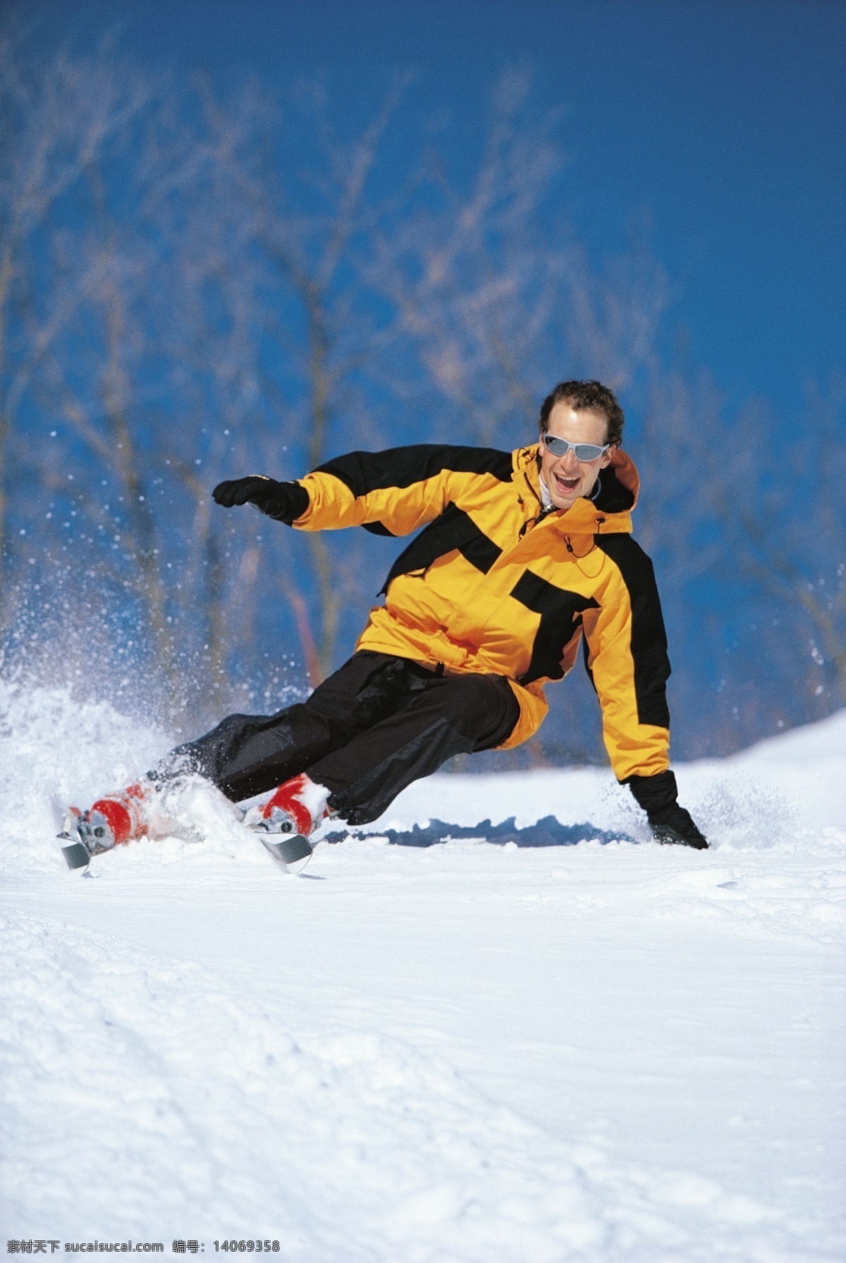 男性 滑雪 运动员 高清 冬天 雪地运动 划雪运动 极限运动 体育项目 男性运动员 下滑 速度 运动图片 生活百科 雪山 美丽 雪景 风景 摄影图片 高清图片 体育运动 白色