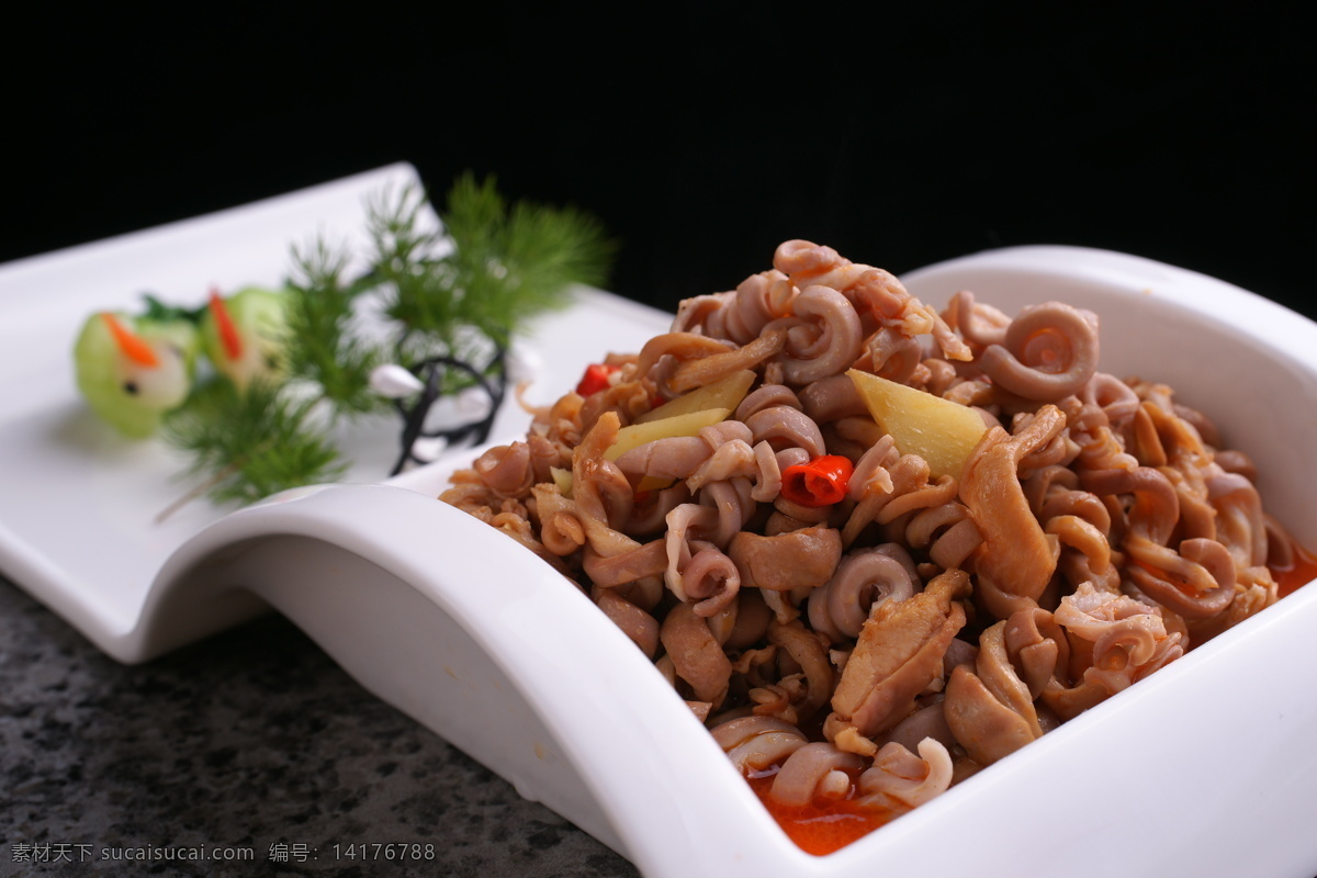 石湾脆肚 脆肚 生姜片 小米椒 大肠 黄瓜 热菜类 传统美食 餐饮美食