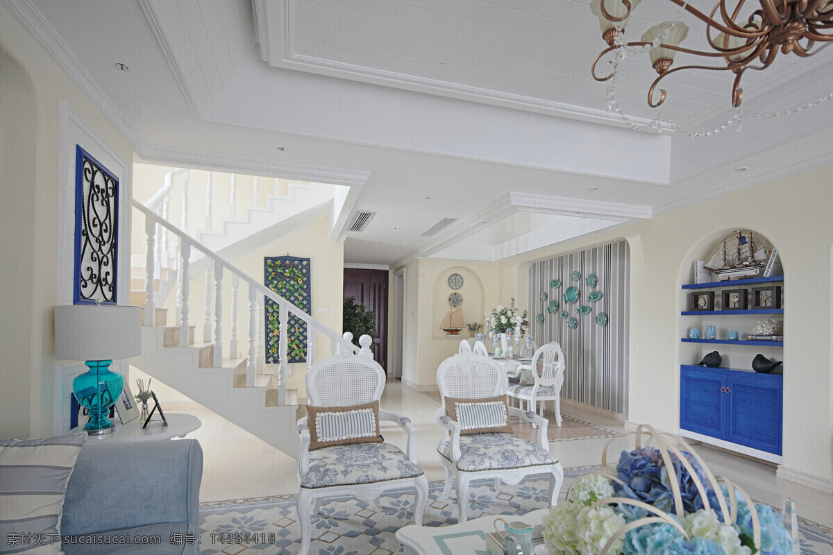 地中海 蓝色 凋 客厅 装修 效果图 白色吊顶 个性吊灯 圆形 电视 背景 墙 茶几 沙发 台灯