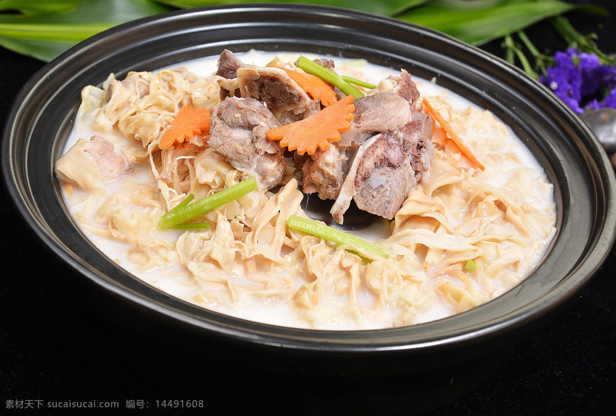 筒骨千张煲 筒骨 千张 豆皮 豆腐 煲 荤菜 传统美食 餐饮美食