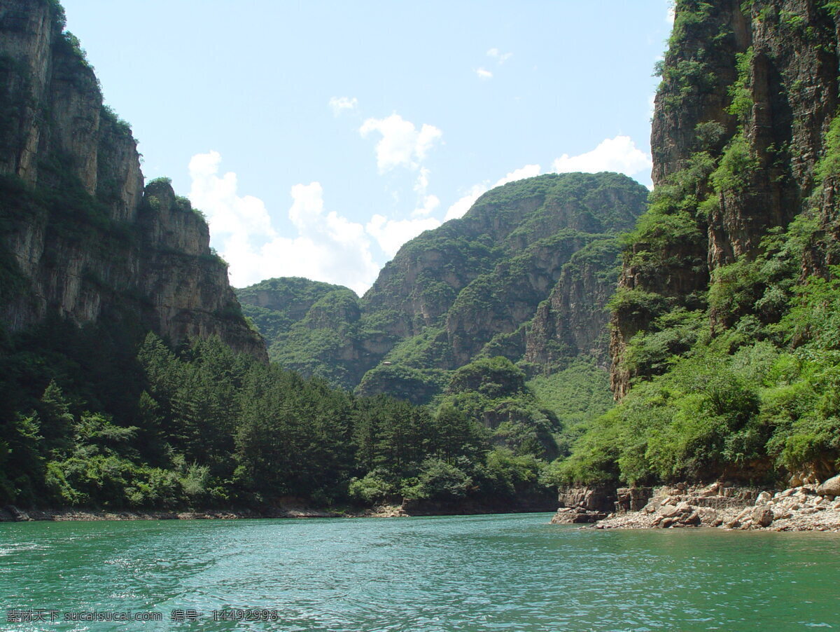 龙庆峡风光 龙庆峡 绿水 青山 树林 清凉 山水 白云蓝天 山水风景 自然景观